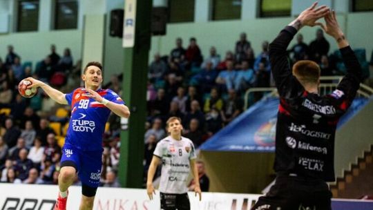 Piotrkowianin – Azoty Puławy 24:26. Trzecie miejsce coraz bliżej