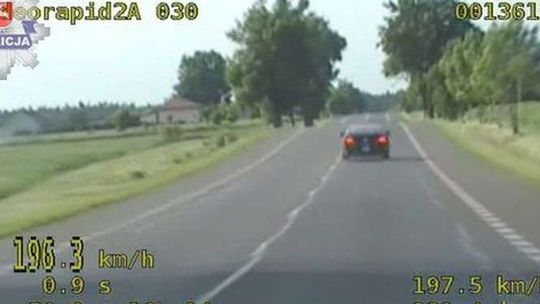 Pirat drogowy pędził 198 km/h na godzinę