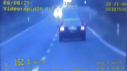 Pirat drogowy zatrzymany na DK-82. Jechał 162 km/h i wyprzedzał na skrzyżowaniu