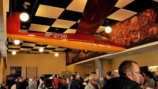 „Pirat” już wisi w holu kina Lot w Świdniku