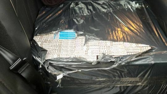 Pirat z kontrabandą - w oplu 9,5 tys. paczek papierosów