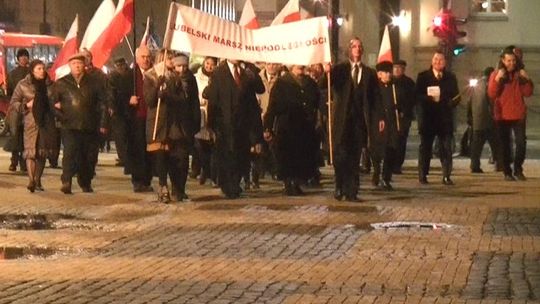 PiS i klub Gazety Polskiej przemaszerowały przez Lublin (wideo, zdjęcia)