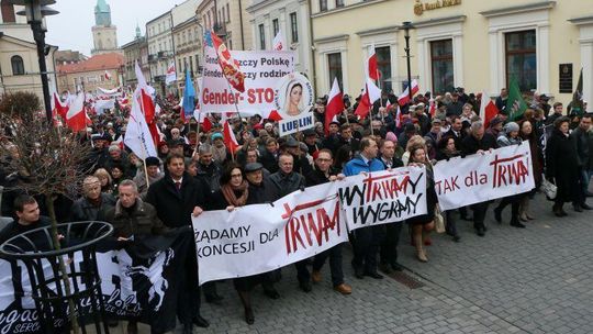 PiS i narodowcy maszerowali przez Lublin w obronie TV Trwam (wideo, zdjęcia)