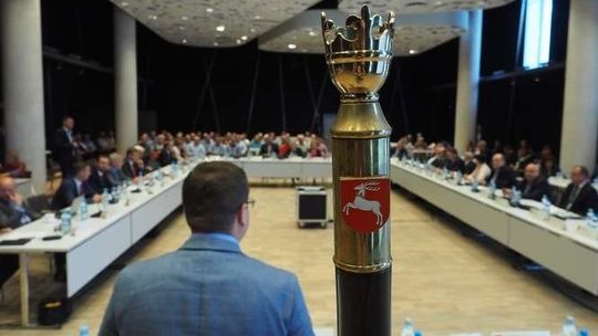 PiS kłóci się z PO-PSL o fundusz i pieniądze