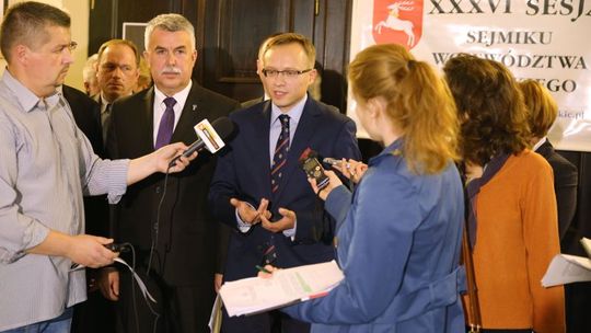 PiS kontratakuje: \"Marszałek Hetman postawił się w roli lokalnego Niesiołowskiego\"