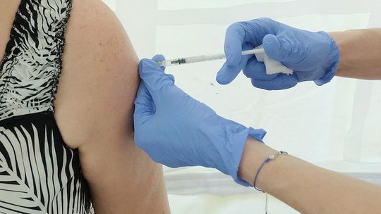 PiS próbuje romansu z opozycją. Chodzi o ustawę w sprawie szczepień