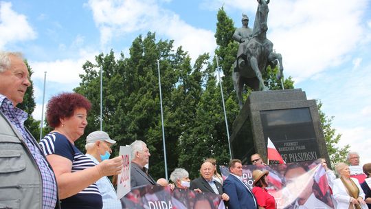 PiS walczy o głosy dla Andrzeja Dudy. Wiec pod pomnikiem Piłsudskiego w Lublinie