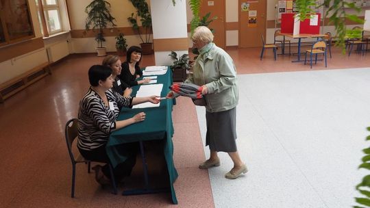 PiS wygrywa wybory 2018 do sejmików. Najnowszy sondaż CBOS