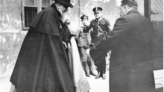 Piszą do papieża o abp. Szeptyckim: To nie święty, to diabeł!