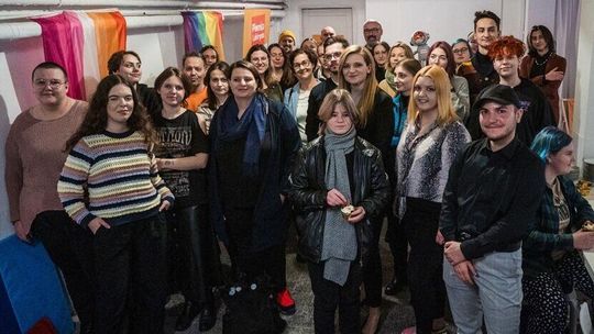 Piwnica dla młodych. Meble i potrzebny sprzęt dostali od IKEI