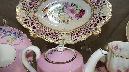 Piwniczna Kolekcja Porcelany w Zwierzyńcu. "To była chęć podzielenia się swoją pasją"
