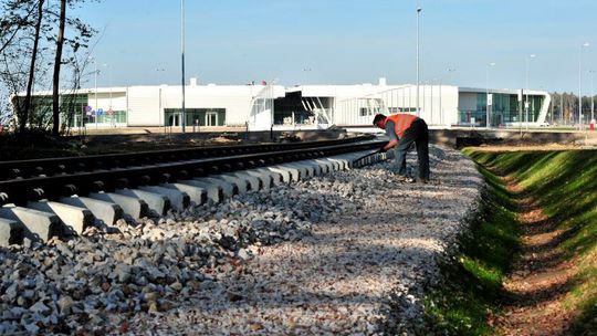PKP Energetyka zelektryfikuje tor do lotniska w Świdniku 