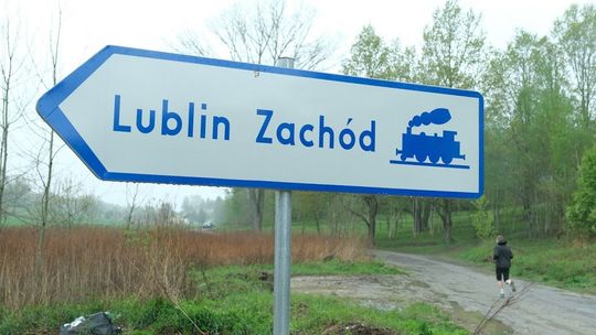 PKP Lublin Zachodni: miejski chodnik do osiedla, do autobusu... droga tymczasowa