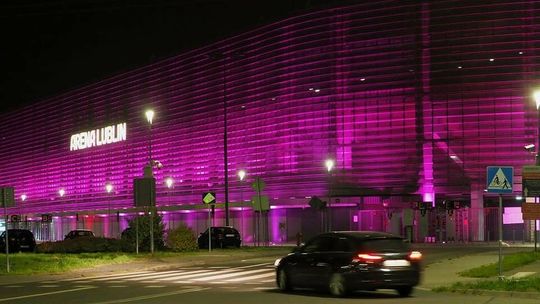 Plac Litewski i Arena Lublin świecą dziś na różowo. To wyraz solidarności