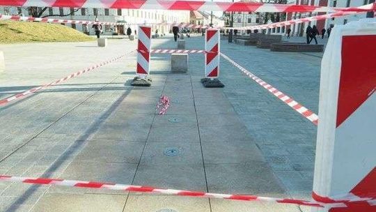 Plac Litewski: Kolejny element uszkodzony. Naprawa trochę potrwa
