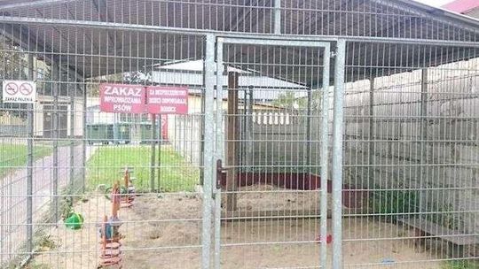 Plac zabaw czy klatka? Nietypowa konstrukcja w Radzyniu Podlaskim. "To jest praktyczne"