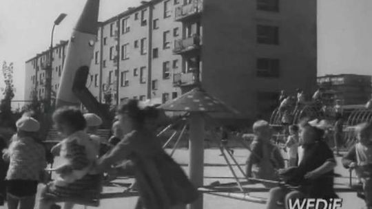 Plac zabaw z rakietą, wizyta w SP 29. Taki był LSM 54 lata temu