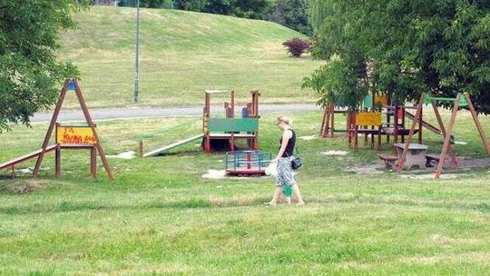 Plac zabaw zakrapianych. Nocne imprezy mocno dają się we znaki