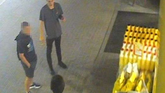 Płacili na stacji paliw cudzą kartą. Wszystko nagrał monitoring