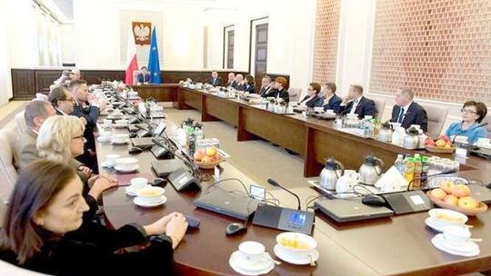 Plan rządu na 100 dni: 500 zł na dziecko i obniżenie wieku emerytalnego