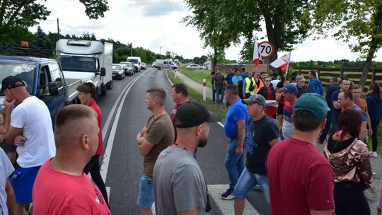 Plantatorzy malin stracili cierpliwość. Zablokowali most i zapowiadają kolejne protesty
