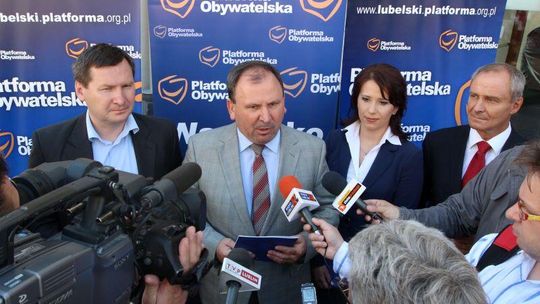 Platforma Obywatelska chwali się i zaczyna kampanię