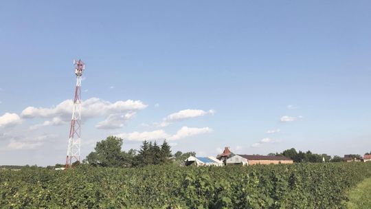 Play chce stawiać stację, mieszkańcy protestują. "Będzie zagrażać naszemu zdrowiu i życiu"