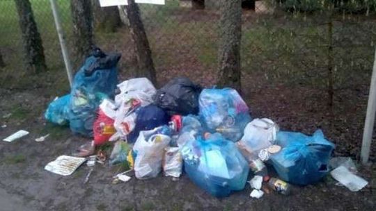 Plaża czy wysypisko śmieci? Tak było nad jeziorem Piaseczno
