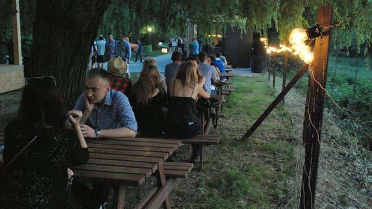 Plener: Tłumy na otwarciu nowego klubu nad Bystrzycą (zdjęcia) 