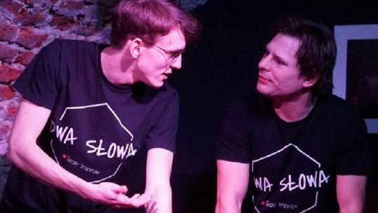 Plenerowa improwizacja w Wirydarzu Centrum Kultury Plenerowa improwizacja w Wirydarzu Centrum Kultury