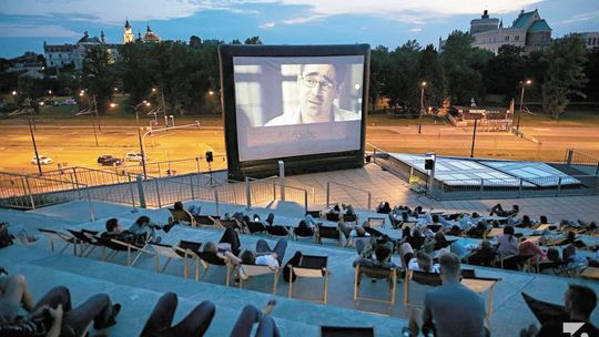 Plenerowe kina w Lublinie. Gdzie obejrzysz film z perspektywy leżaka [repertuar]