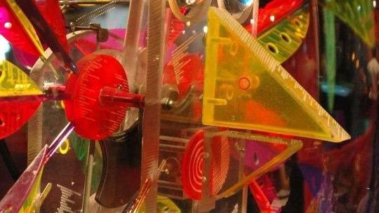 Plexi – bogaty świat kształtu i koloru