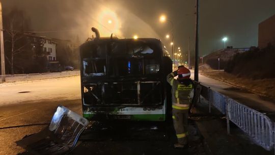 Płonący autobus na Orkana w Lublinie. Ogień z komory silnika