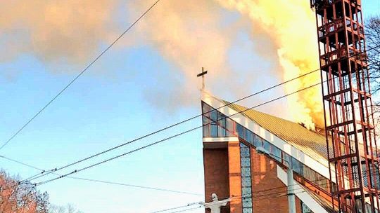 Płonie kościół przy Kunickiego!