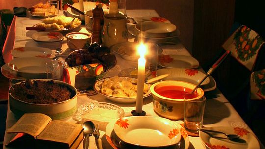 Plus pięć osób na Wigilii. Policja zapowiada, że przyjedzie na każde wezwanie