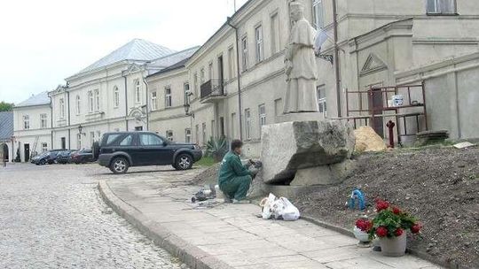 Po 20 latach od ustawienia pomnik wymaga renowacji