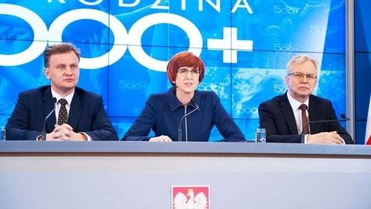 Po 500 zł na 3,8 mln dzieci. Jak dostać, komu przysługuje, jakie są zasady?