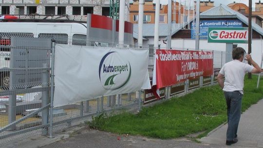 Po akcji z banerami: Salon fiata w Zamościu został zamknięty