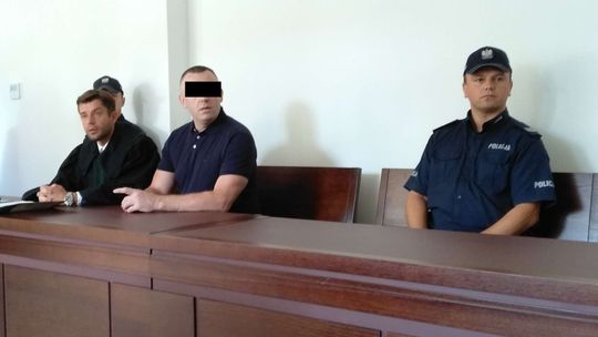 Po alkoholu i lekach chciał walczyć na noże. Poszło o dziewczynę