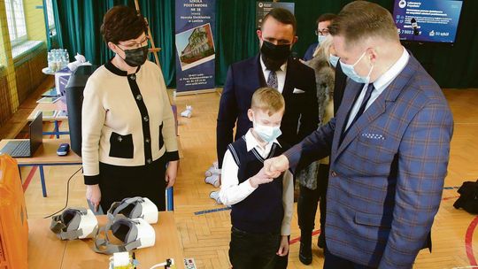 Po co szkole roboty i drukarki 3D za 200 tys. zł. Wizyta ministra Czarnka w SP nr 38 [zdjęcia]