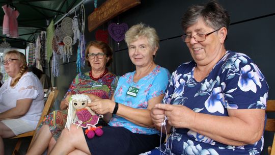 Po godzinach tworzą małe dzieła sztuki. Następny kiermasz za trzy tygodnie