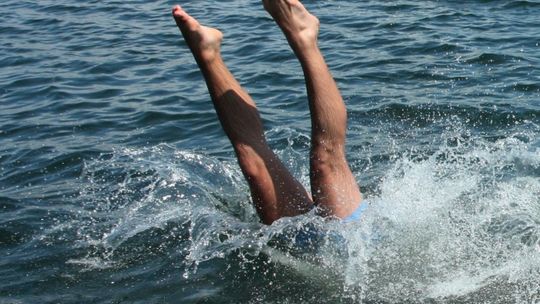 Po kąpieli w jeziorze Rotcze dziecko trafiło do szpitala