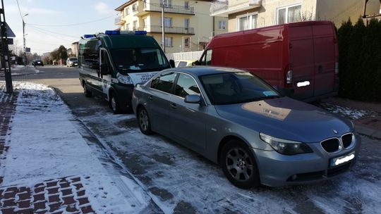 Po Lublinie woził pasażerów BMW na irlandzkich tablicach z kierownicą po prawej stronie