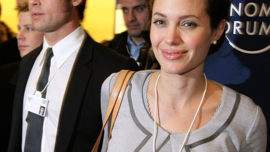 Po mastektomii Jolie lekarze przestrzegają przed domowymi testami