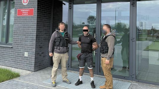 Po napadzie na kobietę, wypuścili groźnego recydywistę. Omal nie zabił mężczyzny