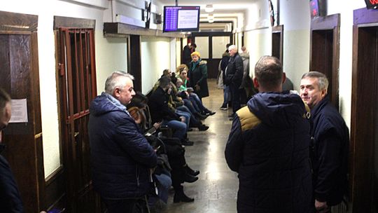 Po paszport skoro świt. Brexit napędza kolejki w biurze paszportowym w Lublinie