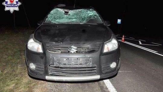 Po pijanemu, bez oświetlenia jechał rowerem drogą krajową. Potrącił go samochód