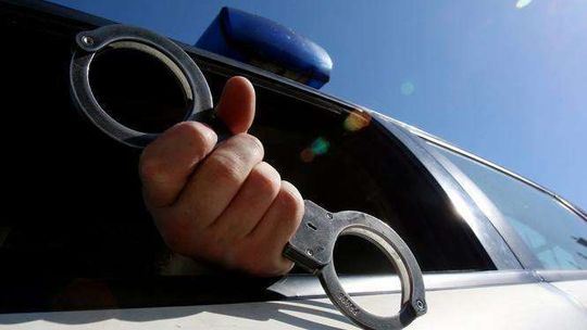 Po pijanemu kopał w samochody. Zatrzymali go policjanci