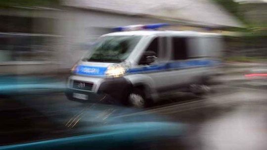 Po pijanemu wjechał do rowu. Uciekł, a 4-letniego syna zostawił na drodze