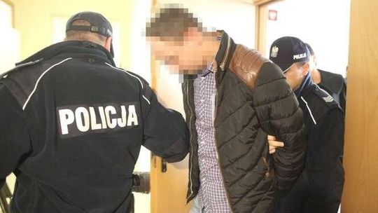 Po pijanemu wjechał w pieszych na al. Tysiąclecia. Kobieta od wypadku chodzi o kuli